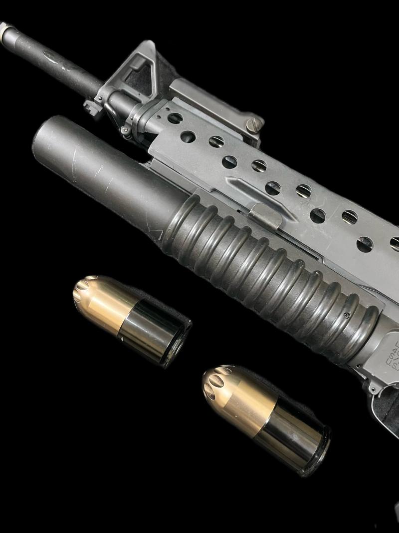 AIRSOFT M16/MARINE M-4 WITH M203 GRENADE LAUNCHER AND 2 X GRENADES