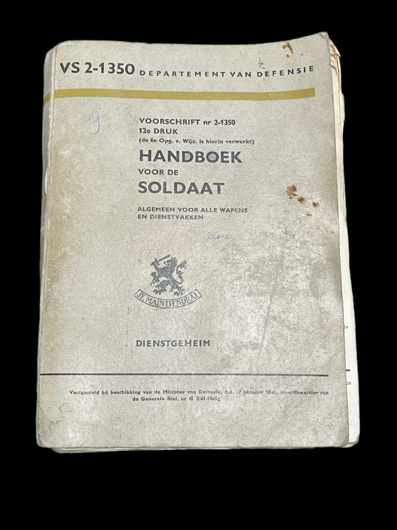 DUTCH HANDBOEK VOOR DE SOLDAAT (SOLDIERS FIELD BOOK)