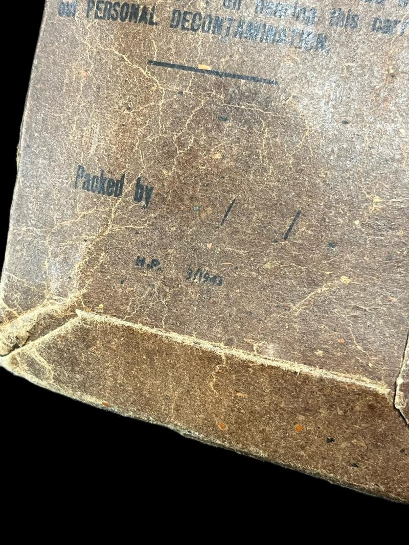 WW2 BRITISH CIVIL DEFENCE GAS MASK & CONTENTS