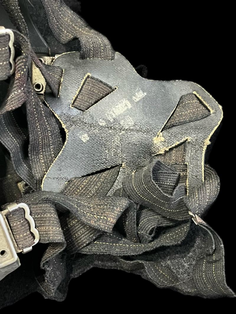 WW2 BRITISH CIVIL DEFENCE GAS MASK & CONTENTS