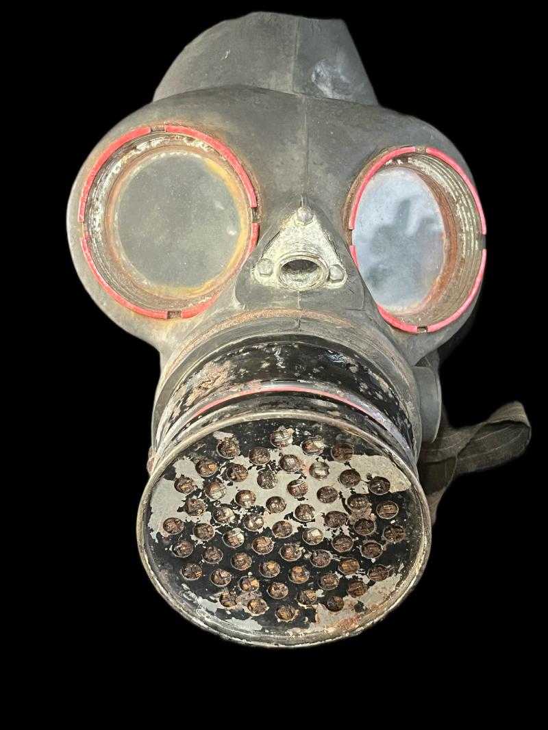 WW2 BRITISH GAS MASK (WORN)