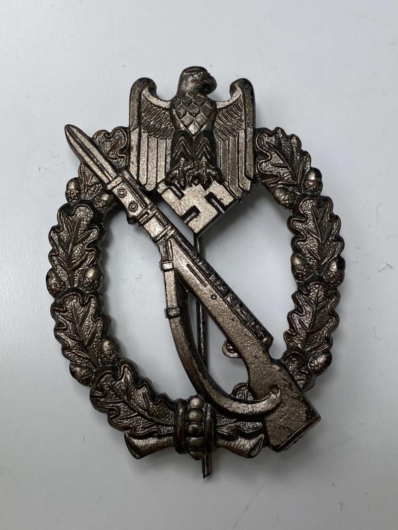 REPRODUCTION WW2 GERMAN INFANTRY ASSAULT BADGE