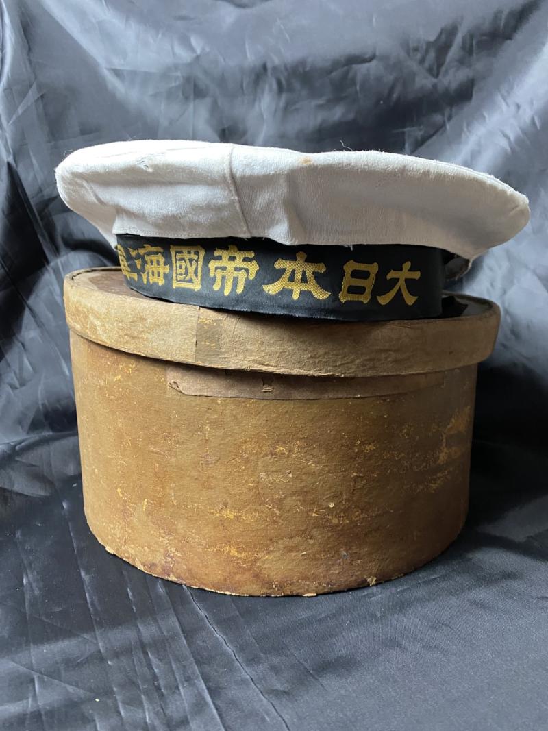 WW2 JAPANESE KURE NAVAL TRAINING DEPOT HAT IN ITS BOX (NAMED)