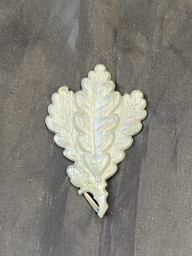 WW2 GERMAN ALLOY JAGER CAP BADGE