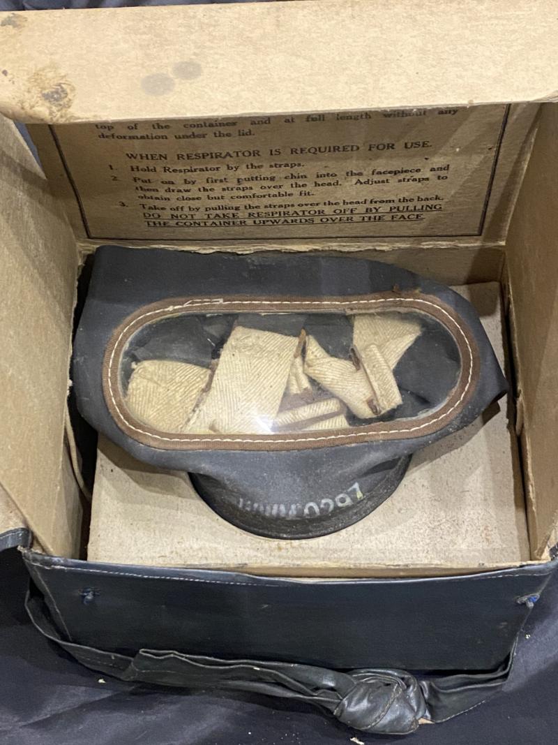 1937 DATED BRITISH CIVILIAN GAS MASK