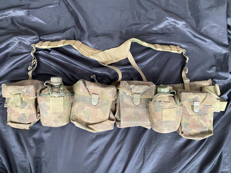 AUSTRALIAN ARMY WEBBING SET