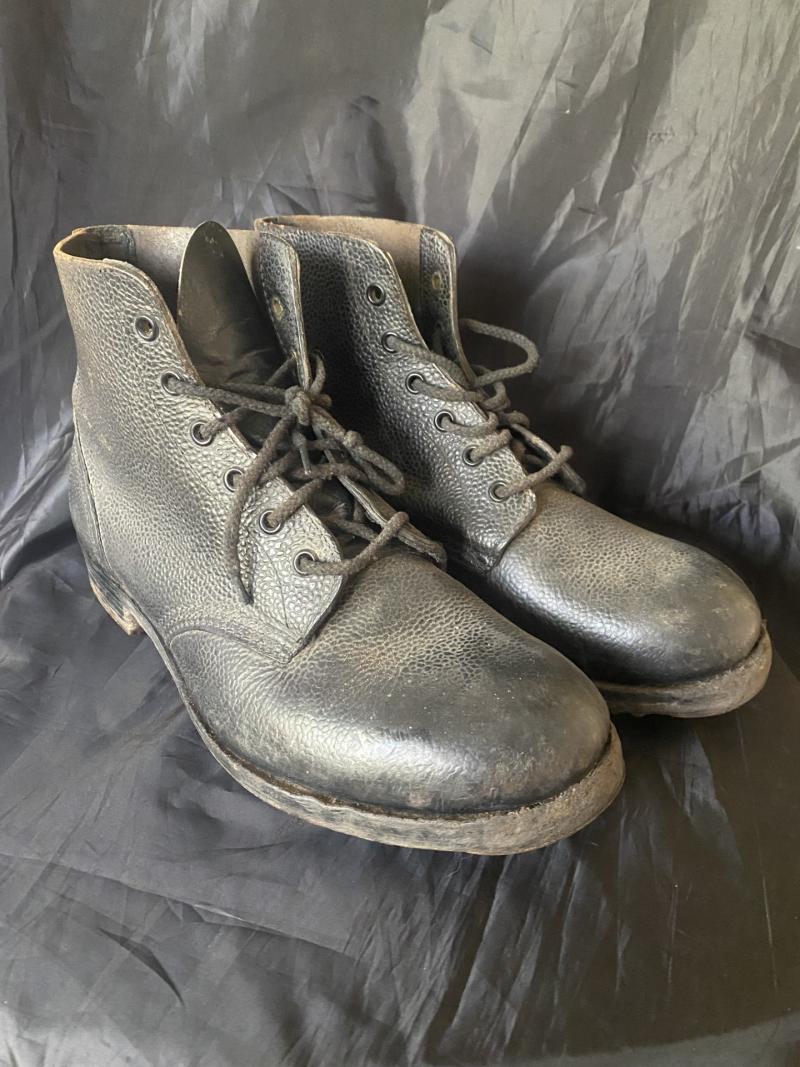 RARE WW2 BRITISH HOME GUARD ISSUED BOOTS