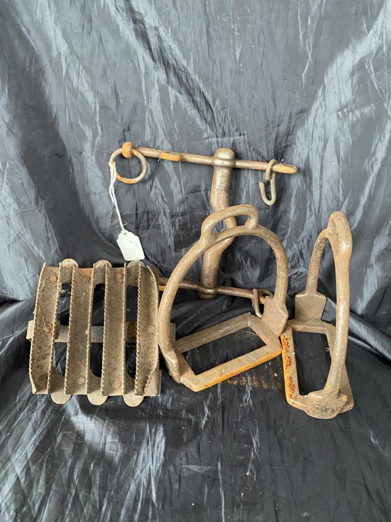 WW1 BRITISH CAVALRY OFFICER'S HORSE BIT, STIRRUPS AND GROOM