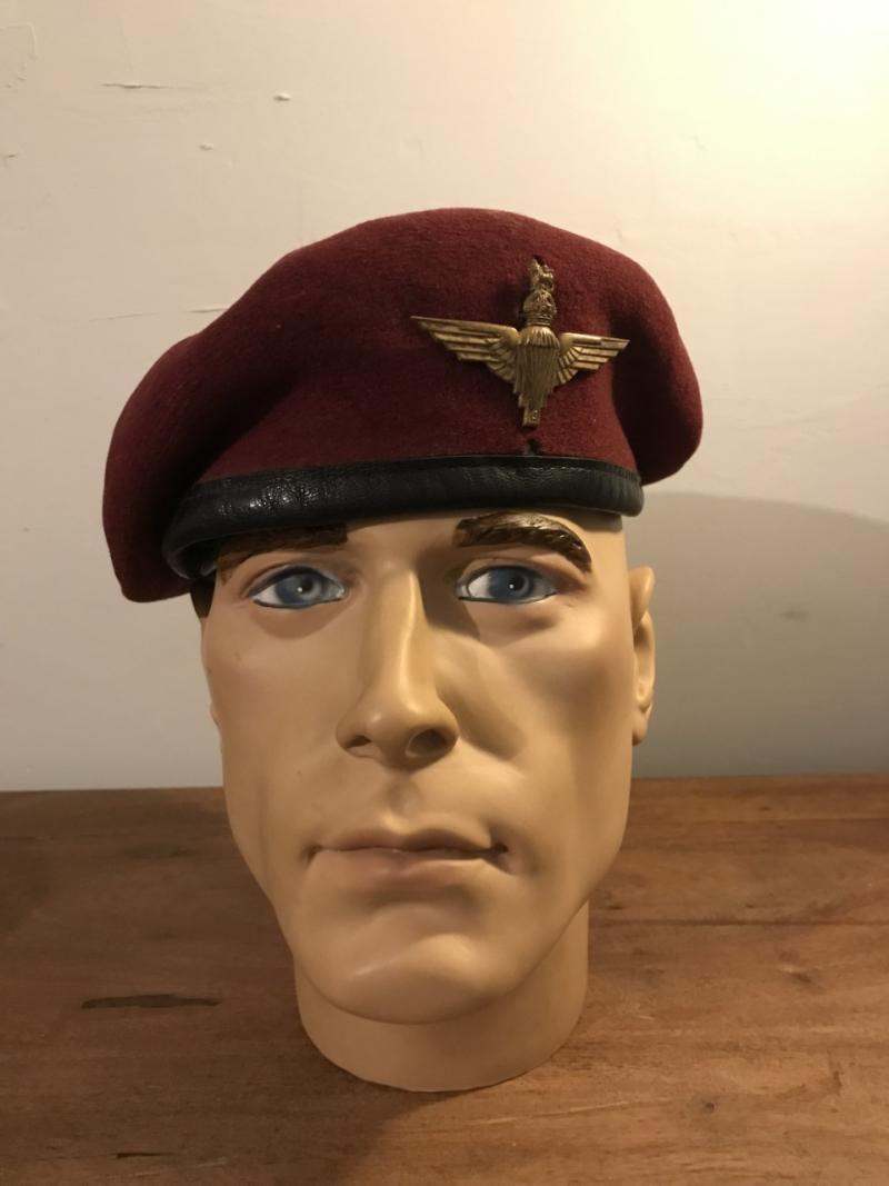 WW2 BRITISH PARATROOPERS BERET WITH A WW2 CAP BADGE