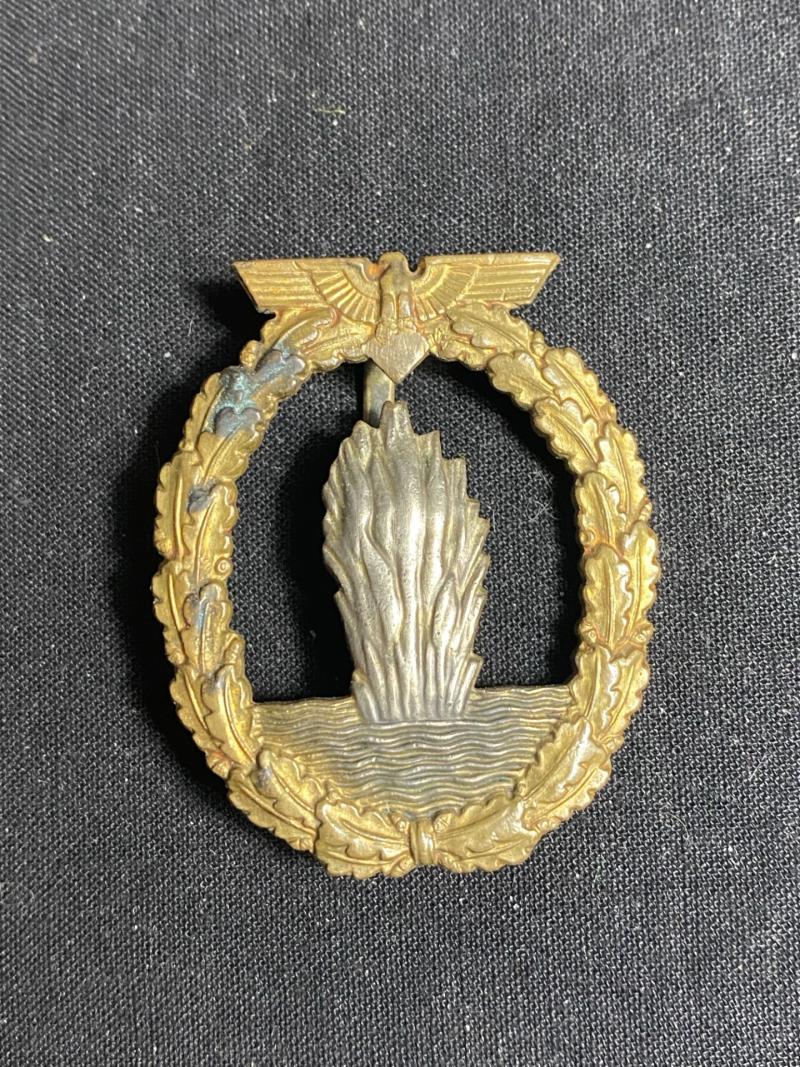 WW2 GERMAN KRIEGSAMARINE MINESWEEPER AWARD BADGE (DE-NAZIFIED)