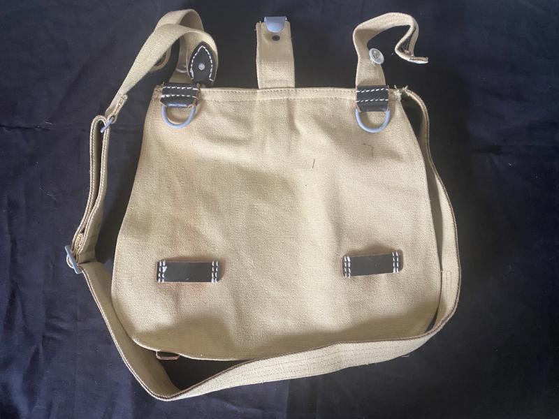 REPRODUCTION WW2 GERMAN BREAD BAG AND STRAP