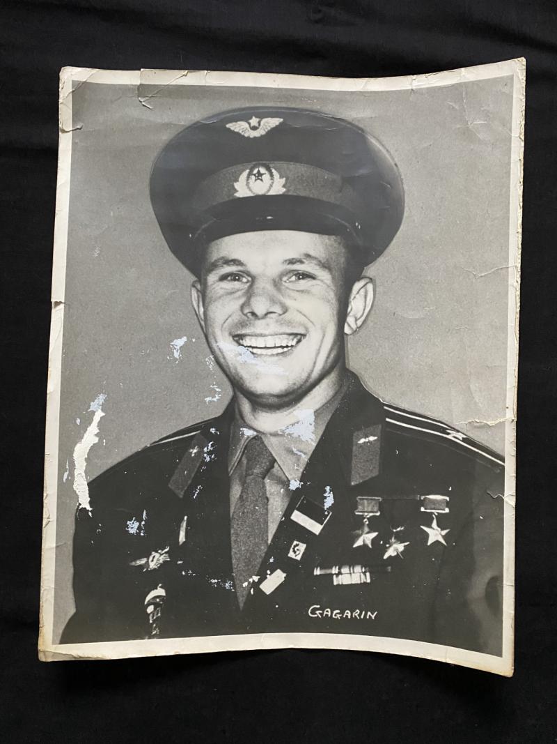 PICTURE OF YURI GARGARIN (COSMONAUT) (14