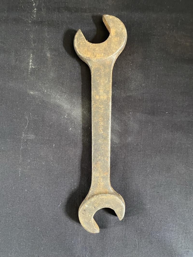 WW2 BRITISH 1944 DATED 5/8 SPANNER
