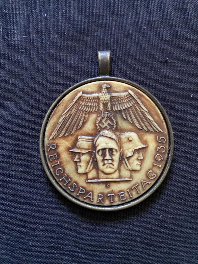 WW2 GERMAN REICHSPARTEITAG 1935 BADGE
