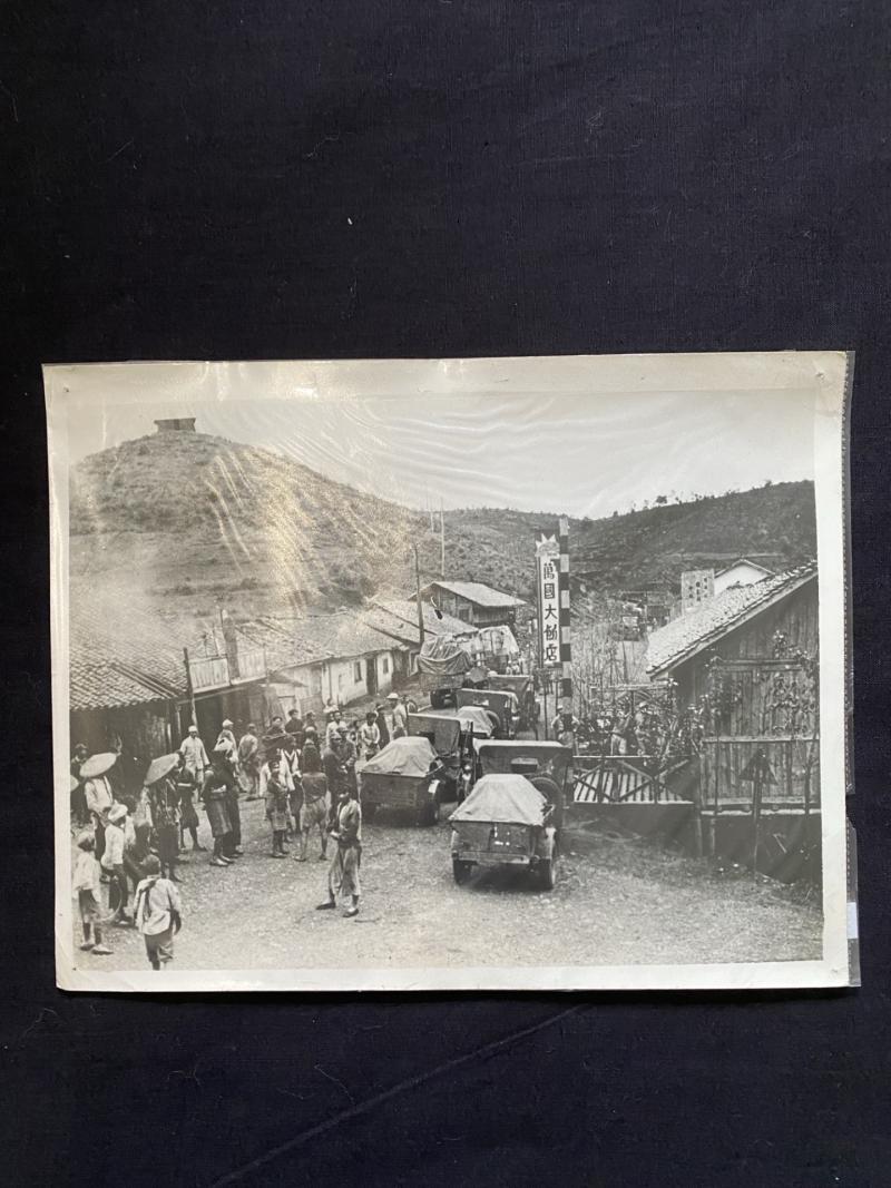 U.S. SIGNAL CORPS PHOTO OF CHINESE VILLAGERS CROWD AROUND JEEP