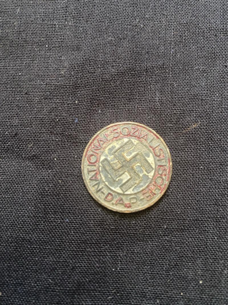 LATE WW2 GERMAN D.A.P MEMBERSHIP BADGE