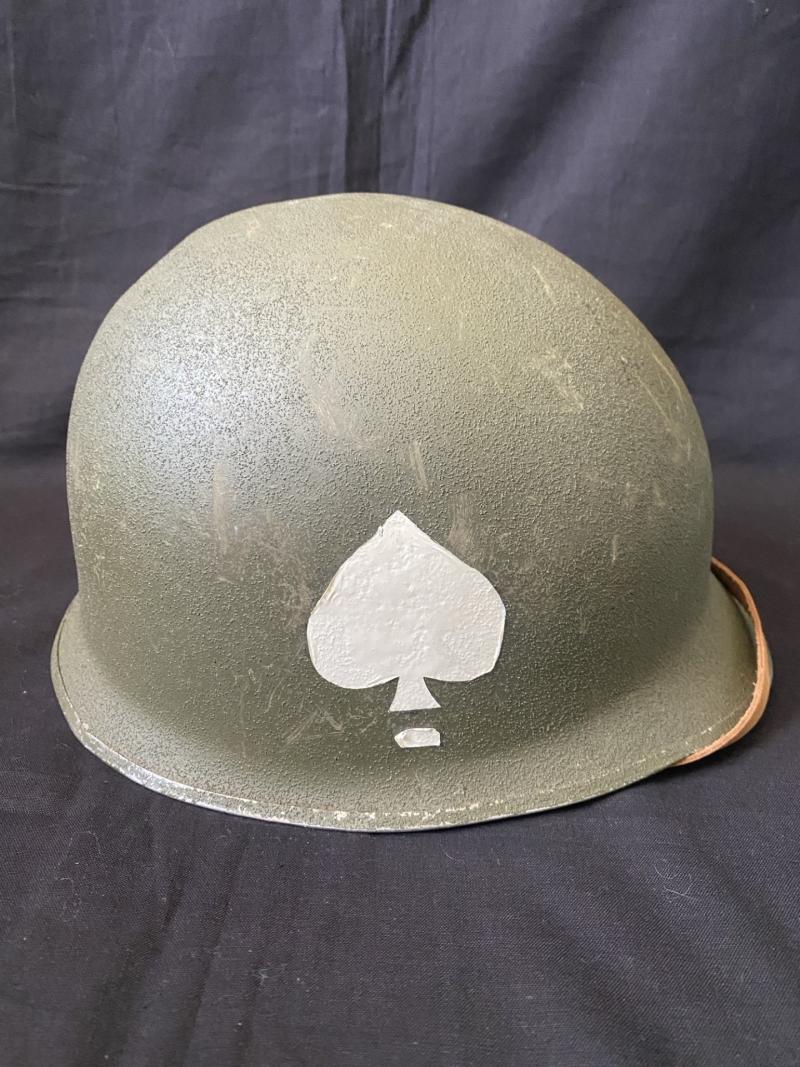 U.S. M1 HELMET WITH REPRODUCTION 101ST AIRBORNE INSIGNIA