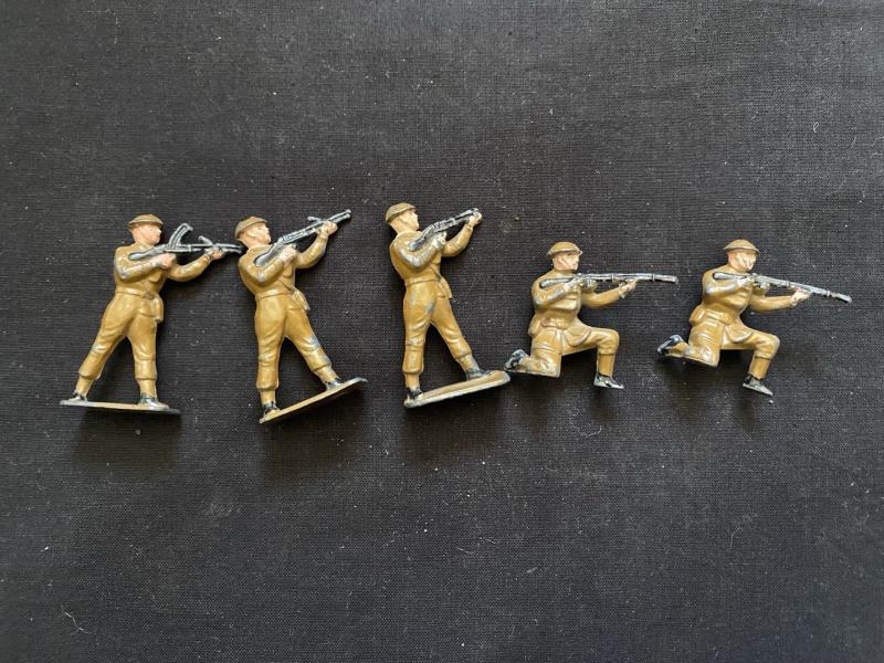 5 X BRITISH INFANTRY 8803 TOY SOLDIERS