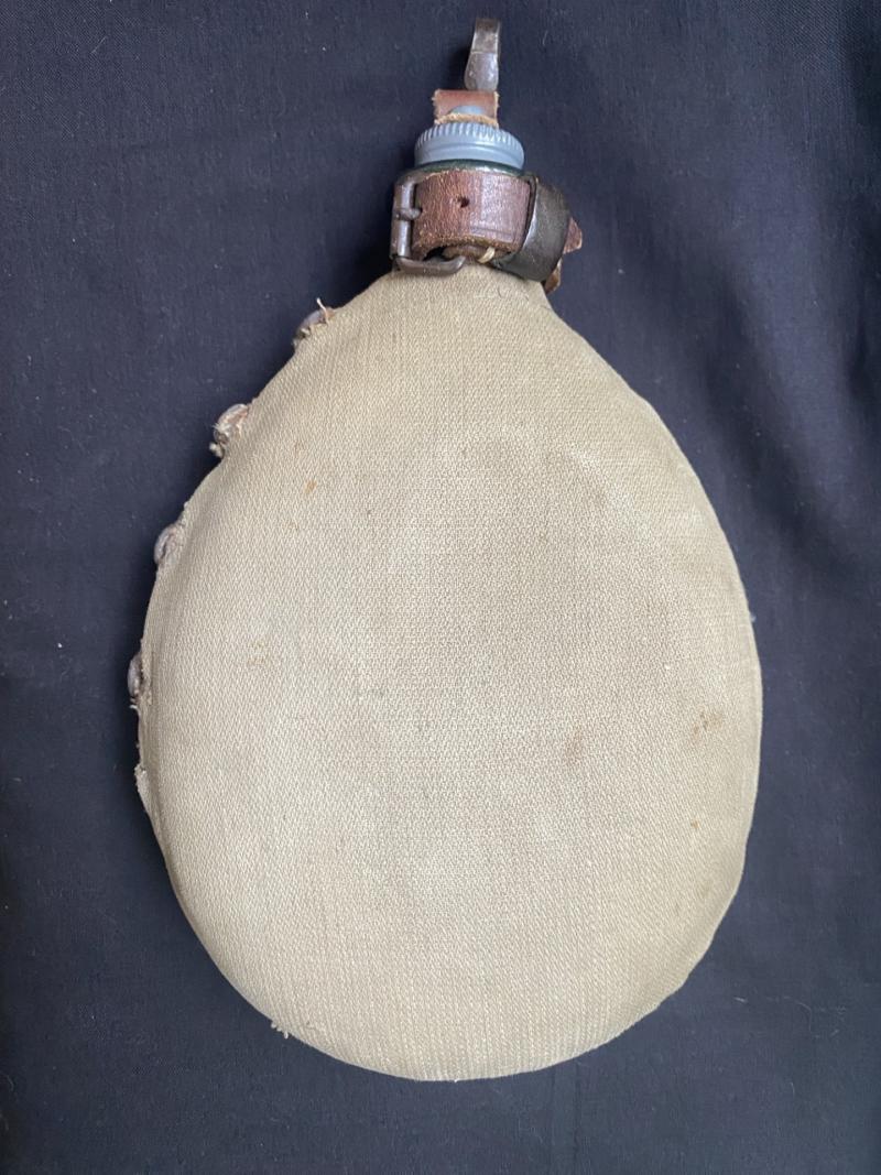 WW2 GERMAN ENAMEL WATER BOTTLE WITH GARBADINE COVER