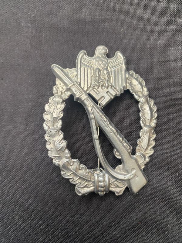 REPRODUCTION WW2 GERMAN INFANTRY ASSAULT BADGE