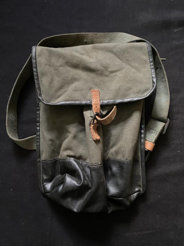 YUGOSLAVIAN M84 GAS MASK/UTILITY BAG