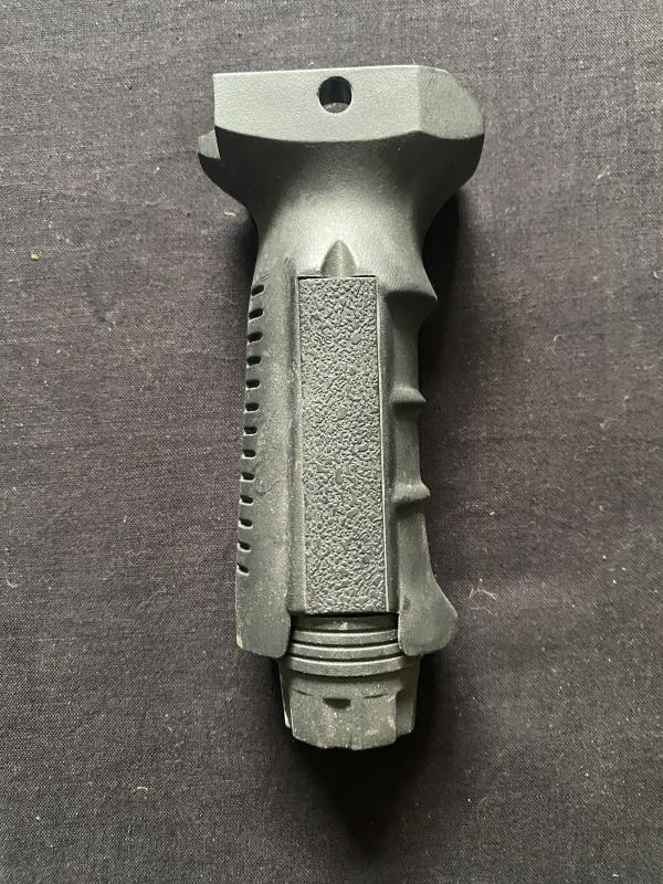 VERTICAL GRIP FOR RIS RAILS