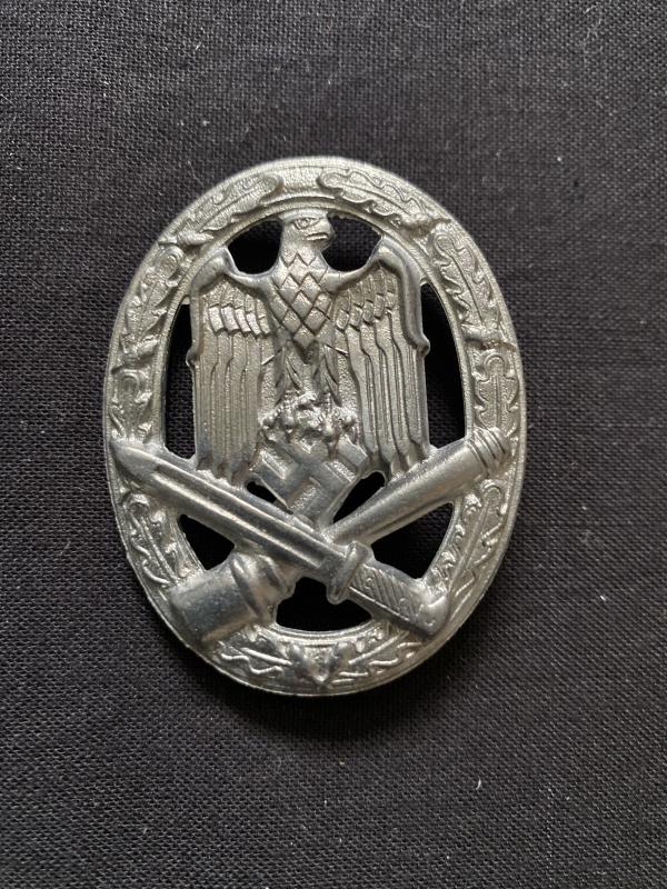 REPRODUCTION WW2 GERMAN GENERAL ASSAULT BADGE