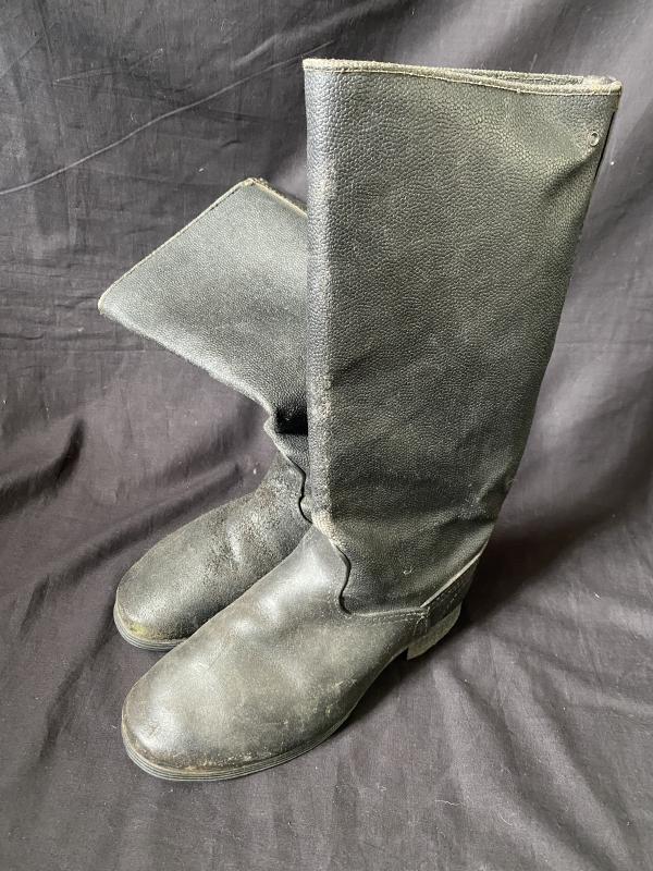 SOVIET/RUSSIAN ARMY BOOTS (SIZE 8)