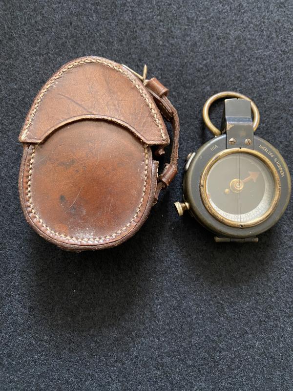 WW1 1918 DATED BRITISH OFFICER'S COMPASS IN LEATHER POUCH