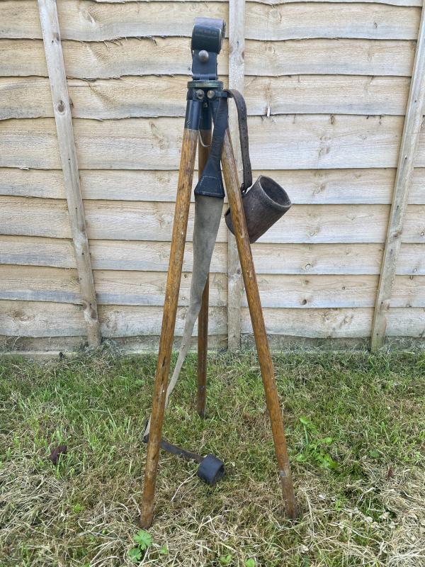 WW2 CANADIAN MADE STAND INSTRUMENTS NO.21 MK.V TRIPOD