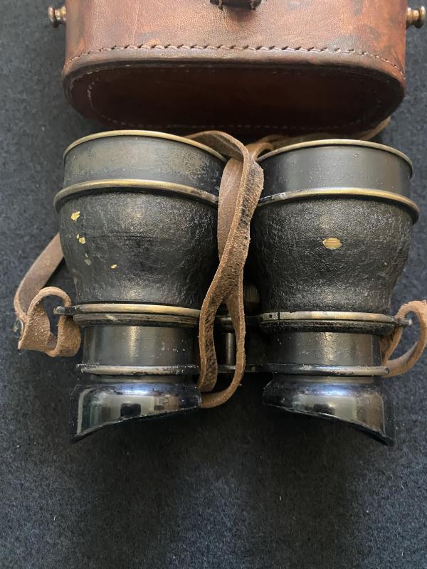 WW2 BRITISH COMMANDO/AIRBORNE BINOCULARS IN CASE