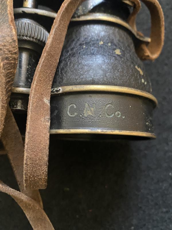 WW2 BRITISH COMMANDO/AIRBORNE BINOCULARS IN CASE