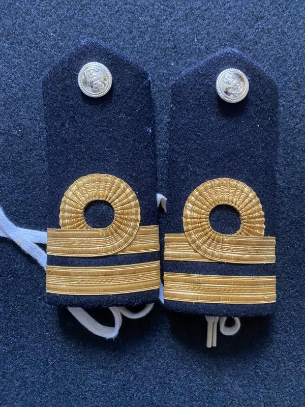ROYAL NAVY LIEUTENANT SHOULDER BOARDS