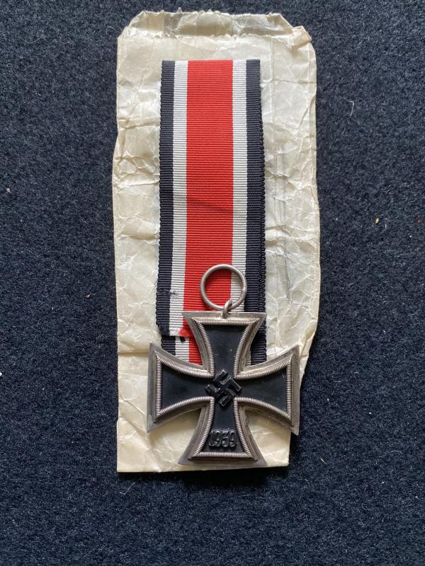 WW2 GERMAN IRON CROSS 2ND CLASS IN PACKET