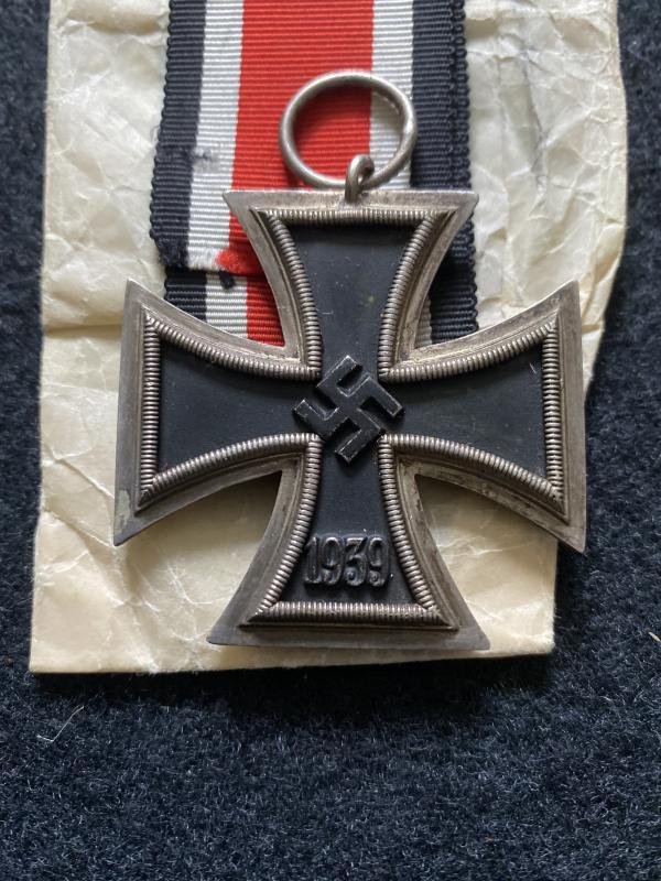 WW2 GERMAN IRON CROSS 2ND CLASS IN PACKET