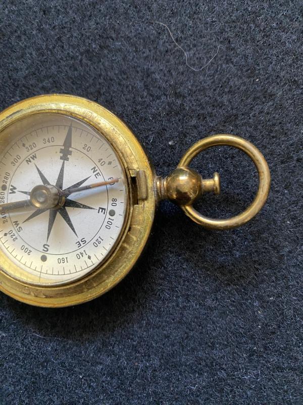 WW2 U.S WALTHAM MILITARY COMPASS IN POUCH