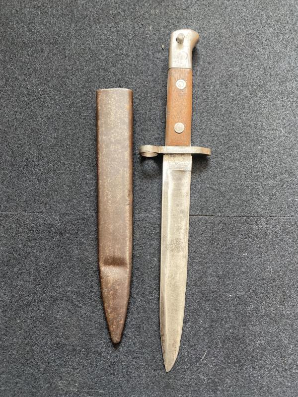 UNKNOWN BAYONET WITH A WW1 STURMMESSER M1917 FIGHTING KNIFE SCABBARD