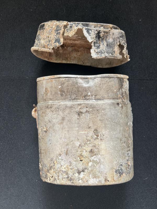 RELIC WW2 GERMAN CANTEEN