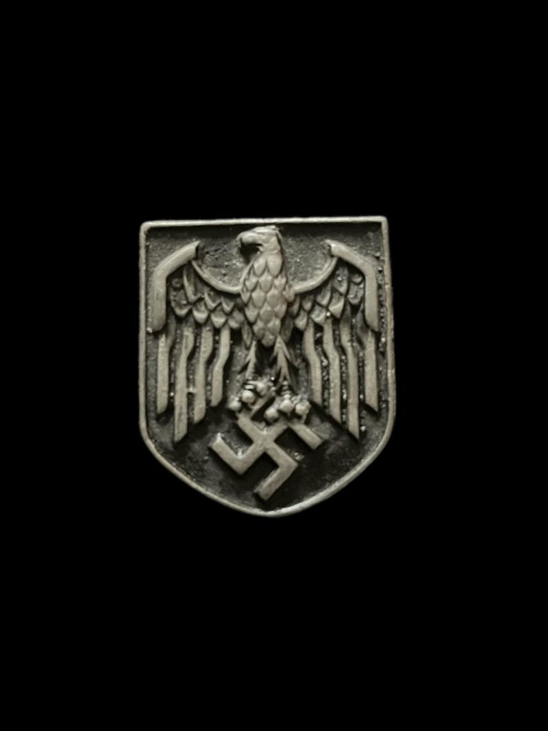 REPRODUCTION WW2 GERMAN PITH HELMET BADGE
