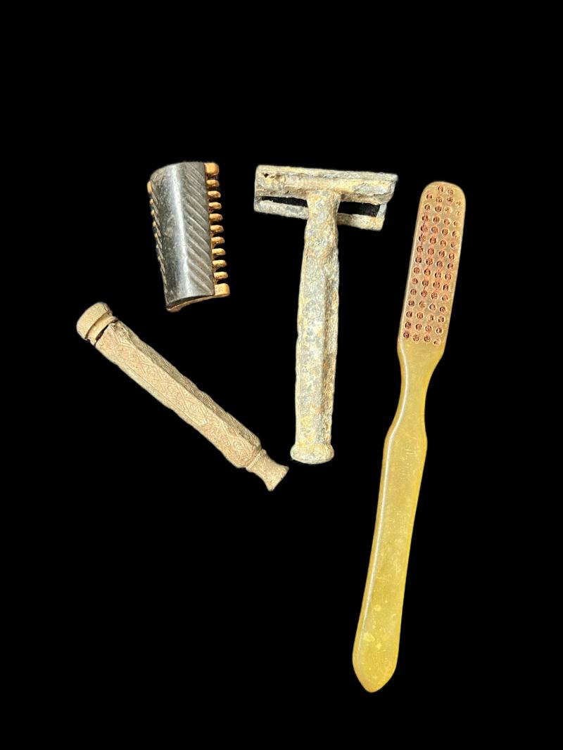 SELECTION OF RELIC WW2 GERMAN TOILETRIES