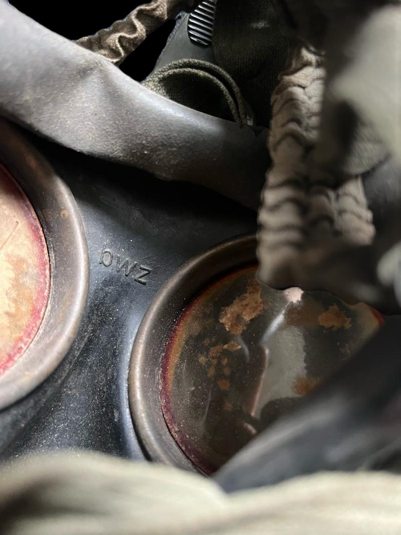 WW2 GERMAN M38 GAS MASK AND TIN