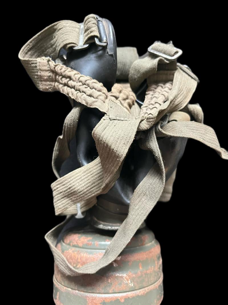 WW2 GERMAN M38 GAS MASK AND TIN