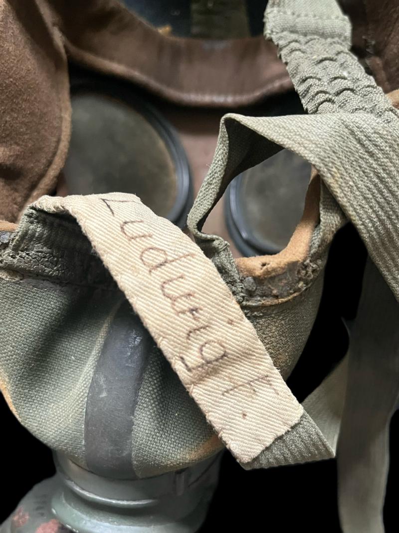 WW2 GERMAN M30 GAS MASK WITH CANISTER