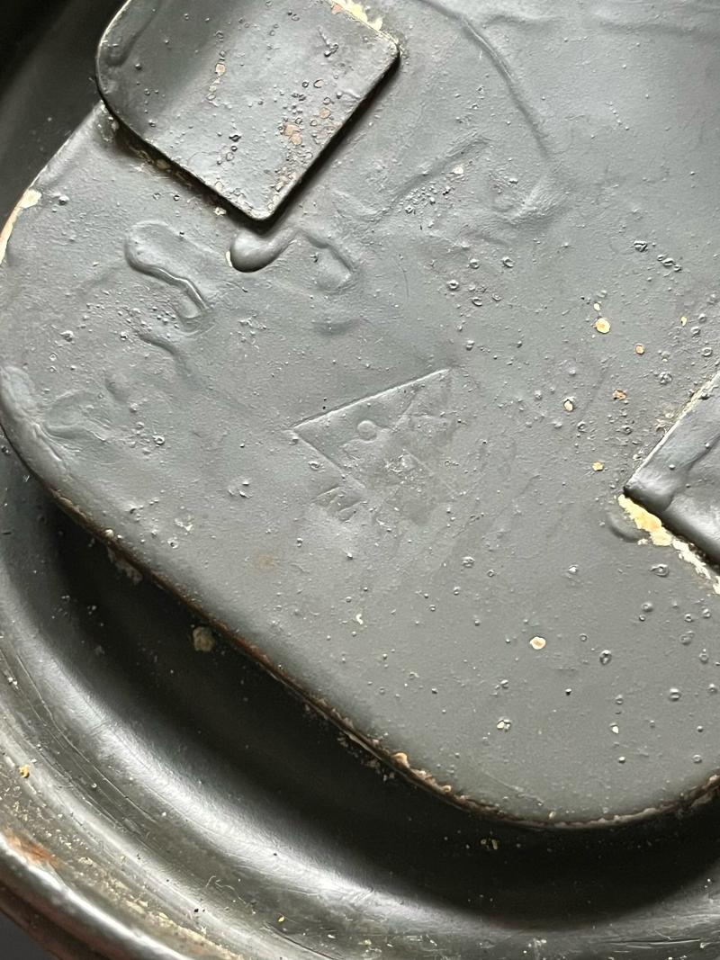 WW2 GERMAN M30 GAS MASK WITH CANISTER