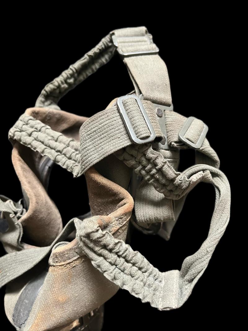 WW2 GERMAN M30 GAS MASK IN TIN