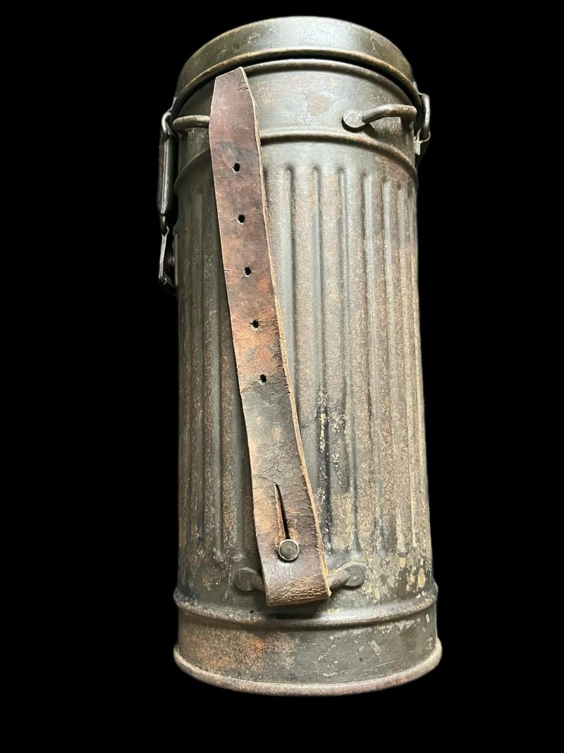 WW2 GERMAN M30 GAS MASK IN TIN