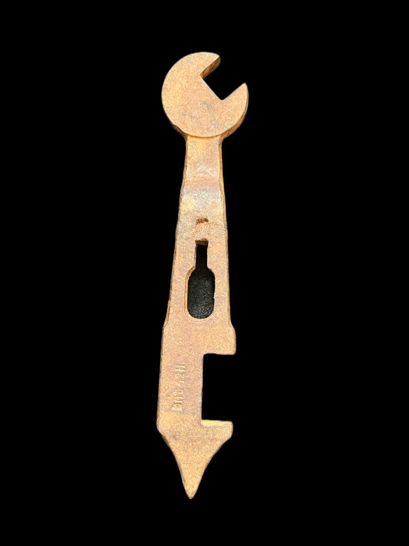 WW2 GERMAN ARMY HORSE SHOE WRENCH