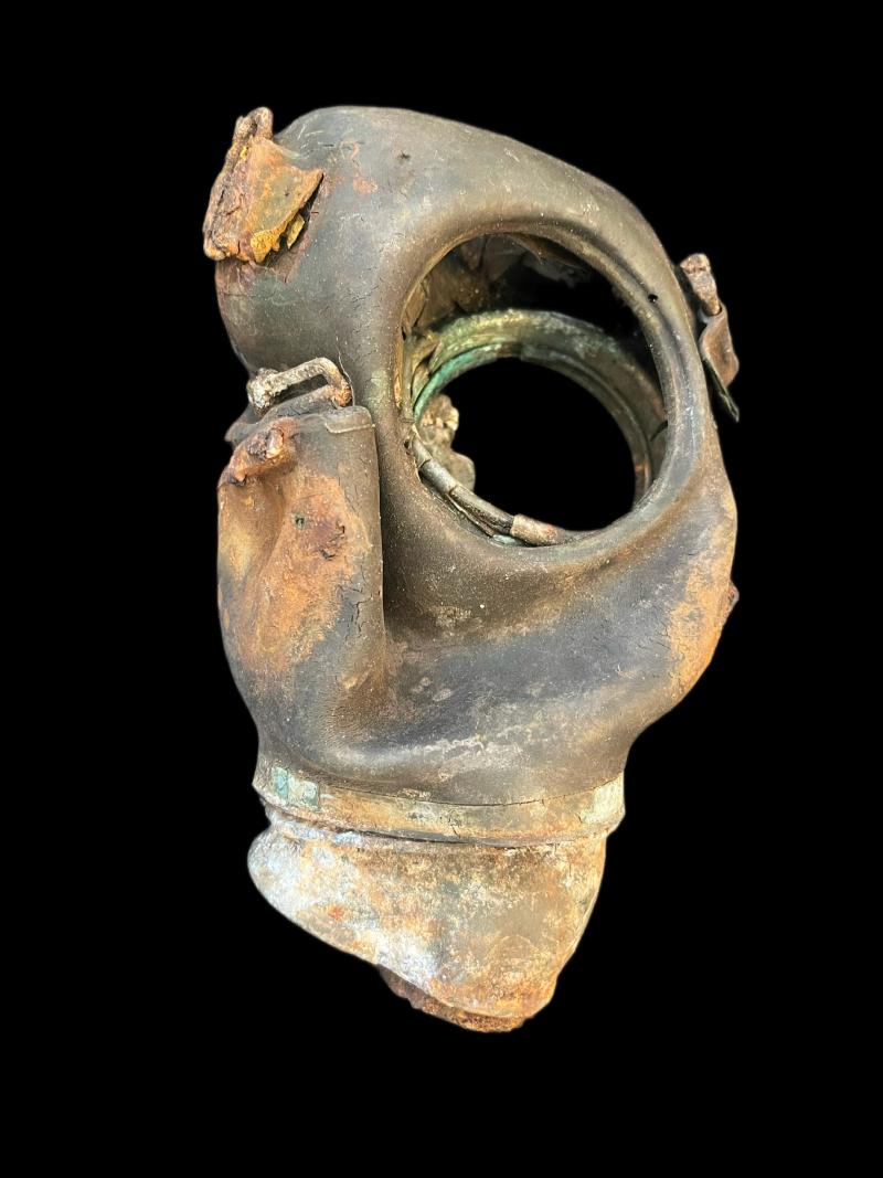 RELIC WW2 GERMAN GAS MASK