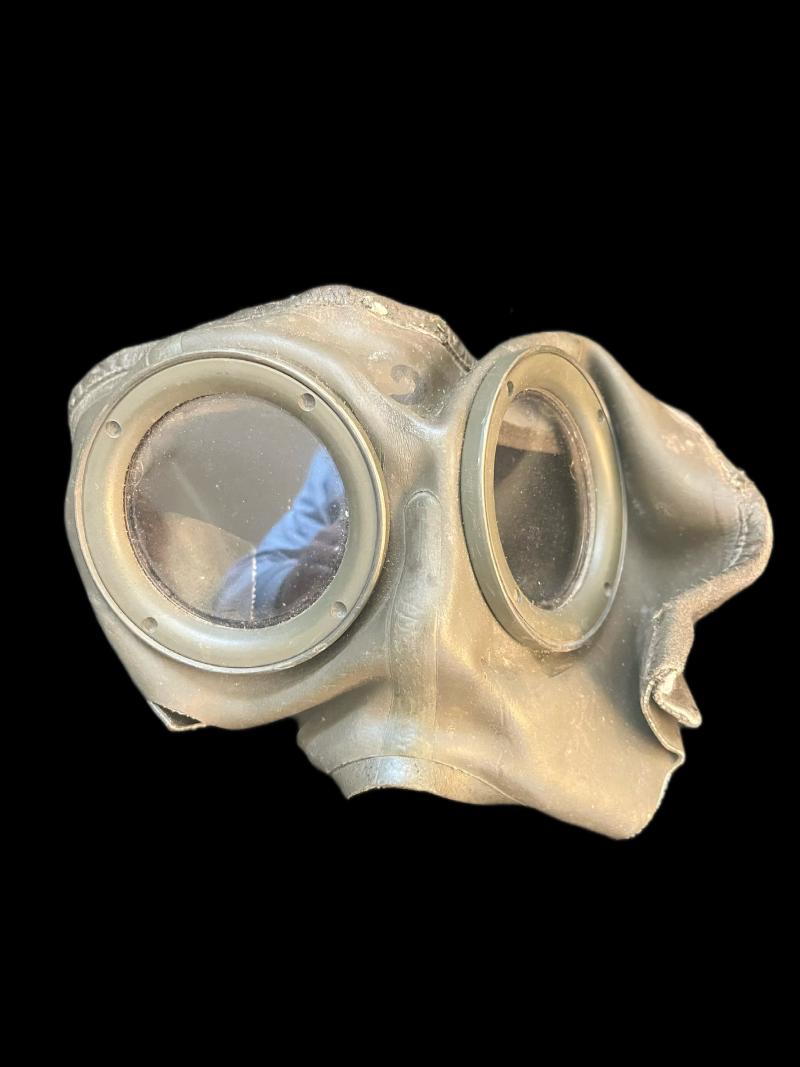 RELIC WW2 GERMAN GAS MASK