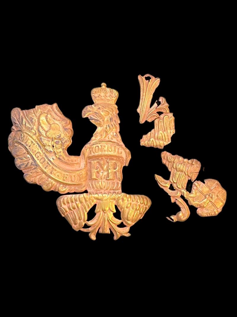 DAMAGED WW1 GERMAN PICKELHAUBE BADGE